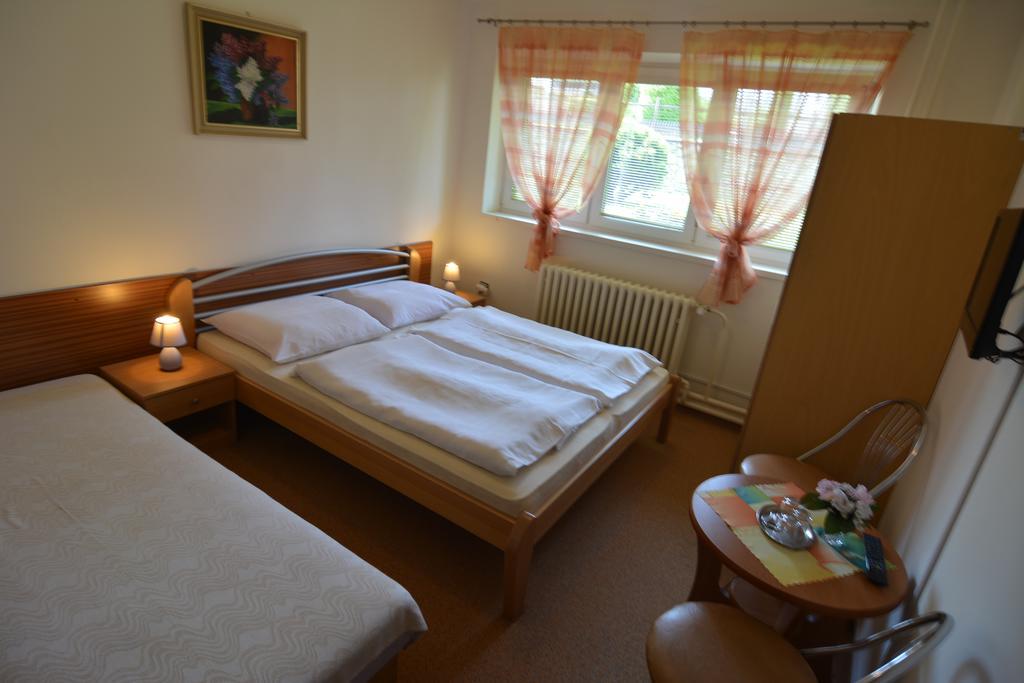 Privat Marika Nova Lesna Exterior foto